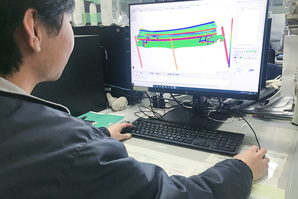 プレス成形シュミレーション